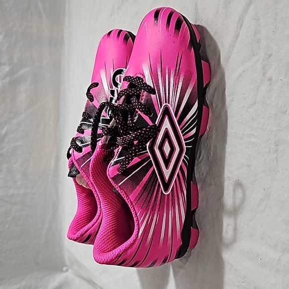 Umbro girls soccer cleats size 12k - Picture 1 of 6